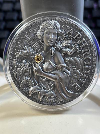 第187期拍卖 - 喀麦隆2022年希腊神话爱神阿芙罗狄蒂2盎司纪念银币，999银，发行量500枚