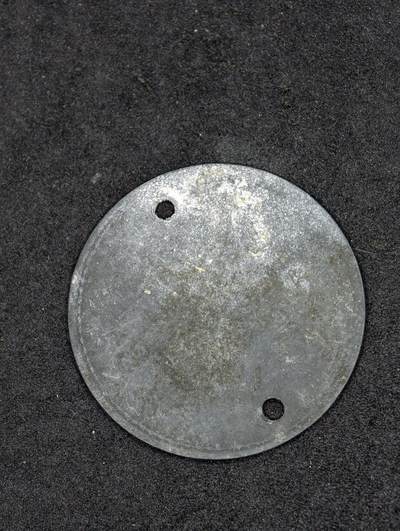 凯旋世界勋赏（第21期冬季大拍）（欢迎送拍）（对拍品有疑问请询问客服，不接受到手刀，出价默认拍品品相。请认真阅读拍卖规则！出价默认已认可！）（收到货请录制开箱视频，无视频概不处理问题。） - 二战时期德国针对法国战俘/被拘人员发放的衣物寄存号牌，是纳粹德国管理被拘外籍人员的身份标识类器物