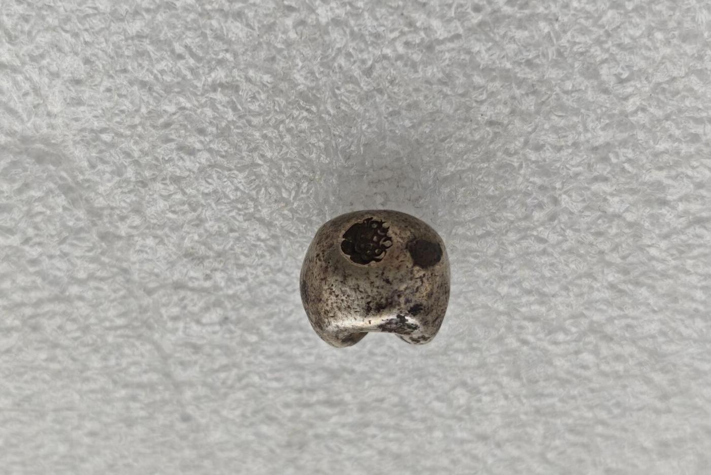 瓶子🏺第224期拍卖会  拉玛一世二世屁股锭银锭  神兽和法轮图案  1泰铢银锭  15克左右