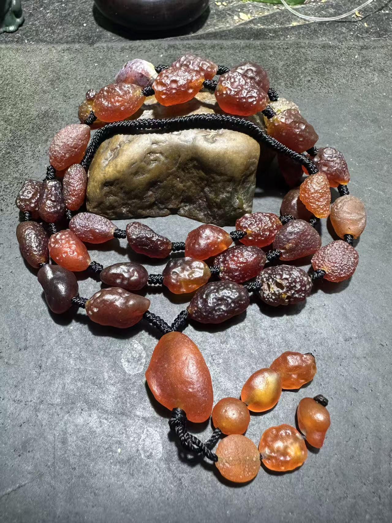 精美天然戈壁阿拉善麻皮樱桃红项链一条 ，