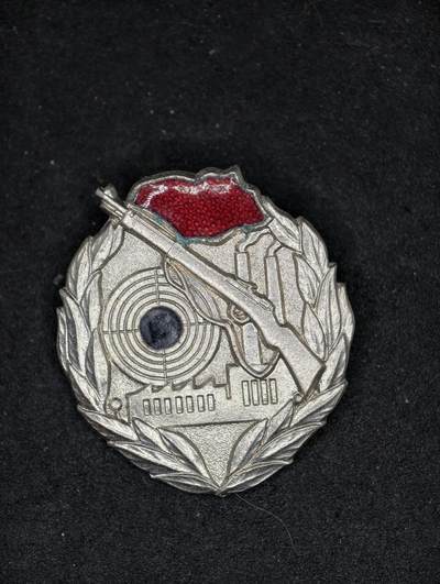 凯旋世界勋赏（第21期冬季大拍）（欢迎送拍）（对拍品有疑问请询问客服，不接受到手刀，出价默认拍品品相。请认真阅读拍卖规则！出价默认已认可！）（收到货请录制开箱视频，无视频概不处理问题。） - 德工人战斗射击队技能章银级