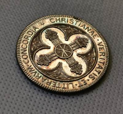 甄臻铺-世界币章拍卖（第46期）送拍享返佣金等优惠多多（1月10日精品场，敬请期待） 法国奥尔良圣十字大教堂银章，喜欢教堂主题的藏不要错过，细节完美未流通品相 ，丰饶角标95Ag  32.3mm  13.2g，细节见图