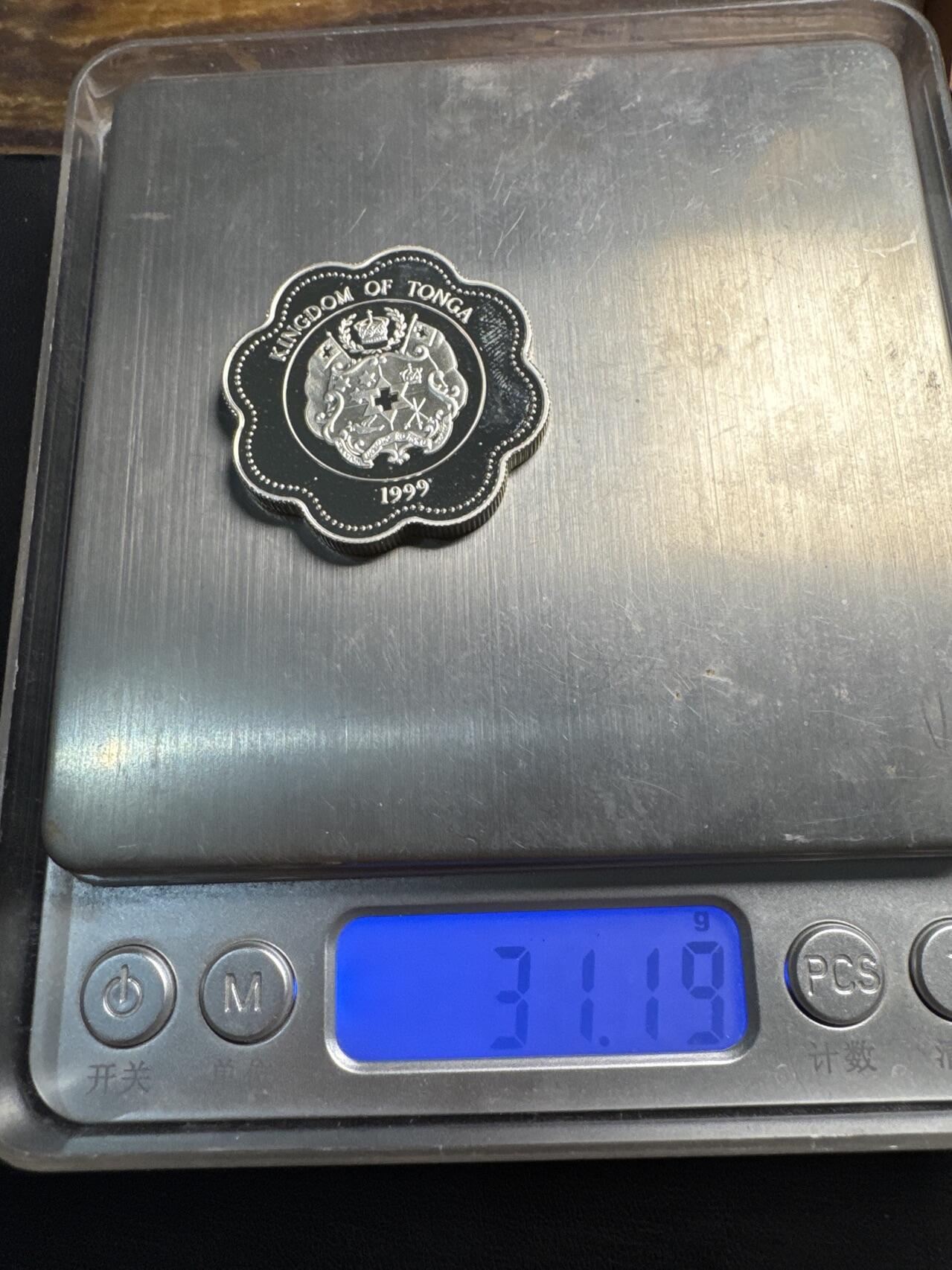 ❤️【币观天下】❤️ 第338期钱币拍卖- 2026.1.9周五晚上6点半场-长期征集拍品 汤加王国1999年千禧年石拱门多边银币1盎司