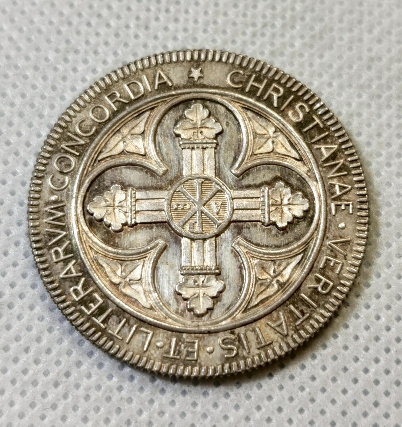 甄臻铺-世界币章拍卖（第46期）送拍享返佣金等优惠多多（1月10日精品场，敬请期待） 法国奥尔良圣十字大教堂银章，喜欢教堂主题的藏不要错过，细节完美未流通品相 ，丰饶角标95Ag  32.3mm  13.2g，细节见图