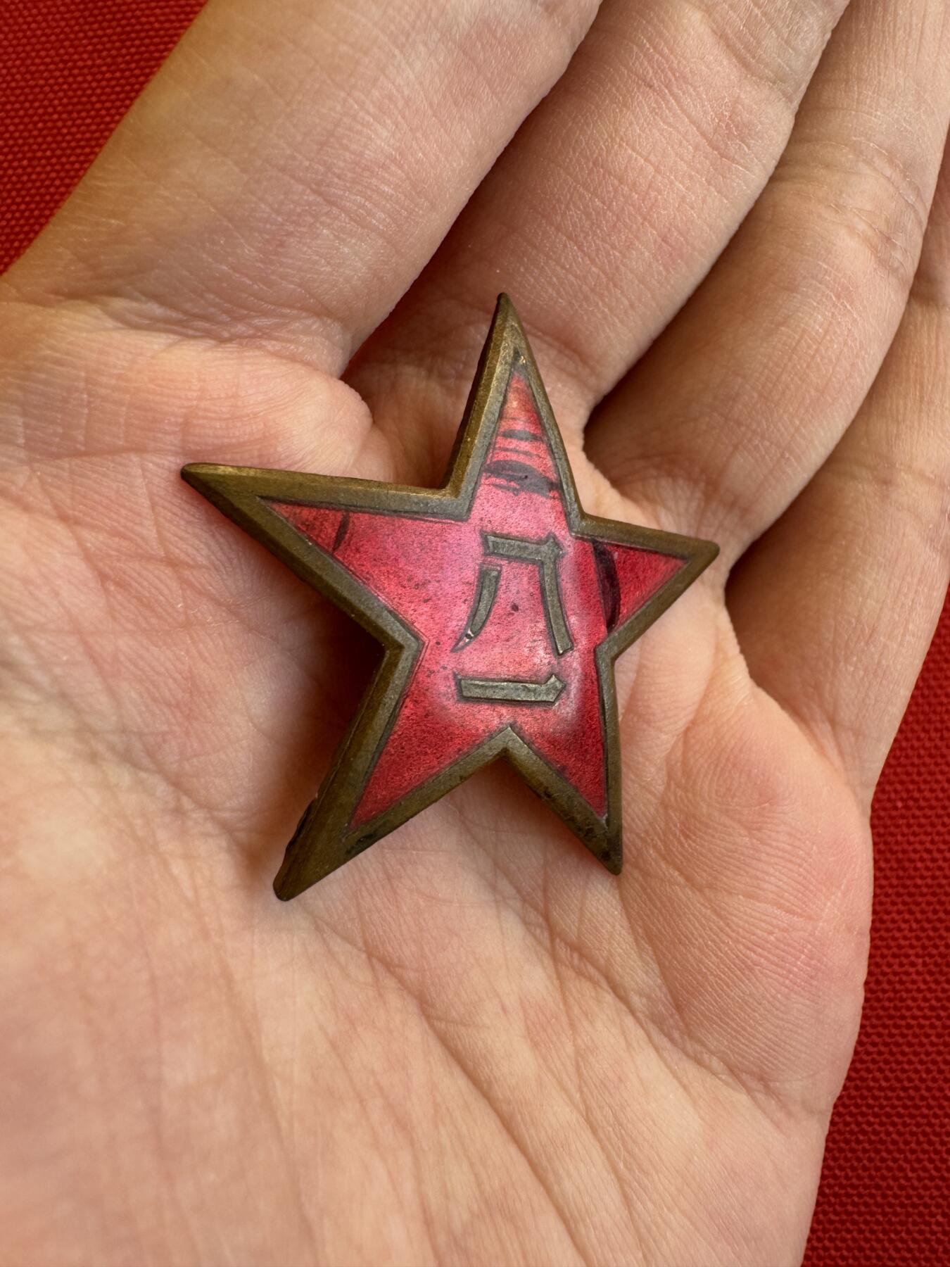 五哥徽章群   7号周三晚上八点4群联拍