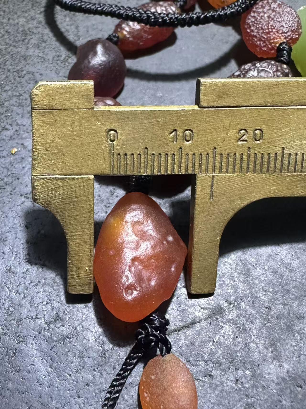 精美天然戈壁阿拉善麻皮樱桃红项链一条 ，