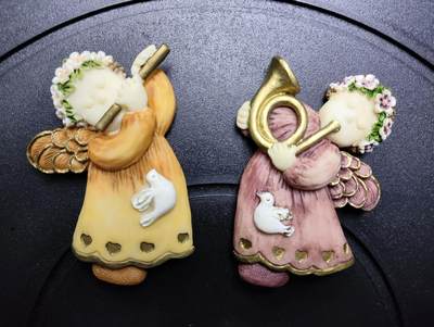 风光无限，精美冰箱贴A - 吹笛天使造型的圣诞元素创意磁性树脂冰箱贴‌一对