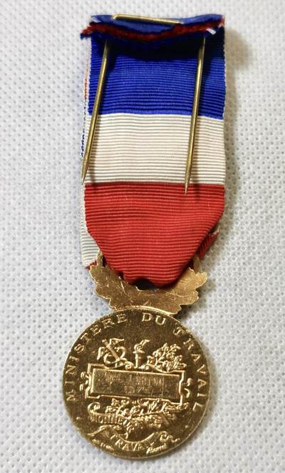 甄臻铺-世界币章拍卖（第46期）送拍享返佣金等优惠多多（1月10日精品场，敬请期待） 法国金级荣誉奖章 纯银镀金 桂冠勋饰 15.5克 925银 1975年实发