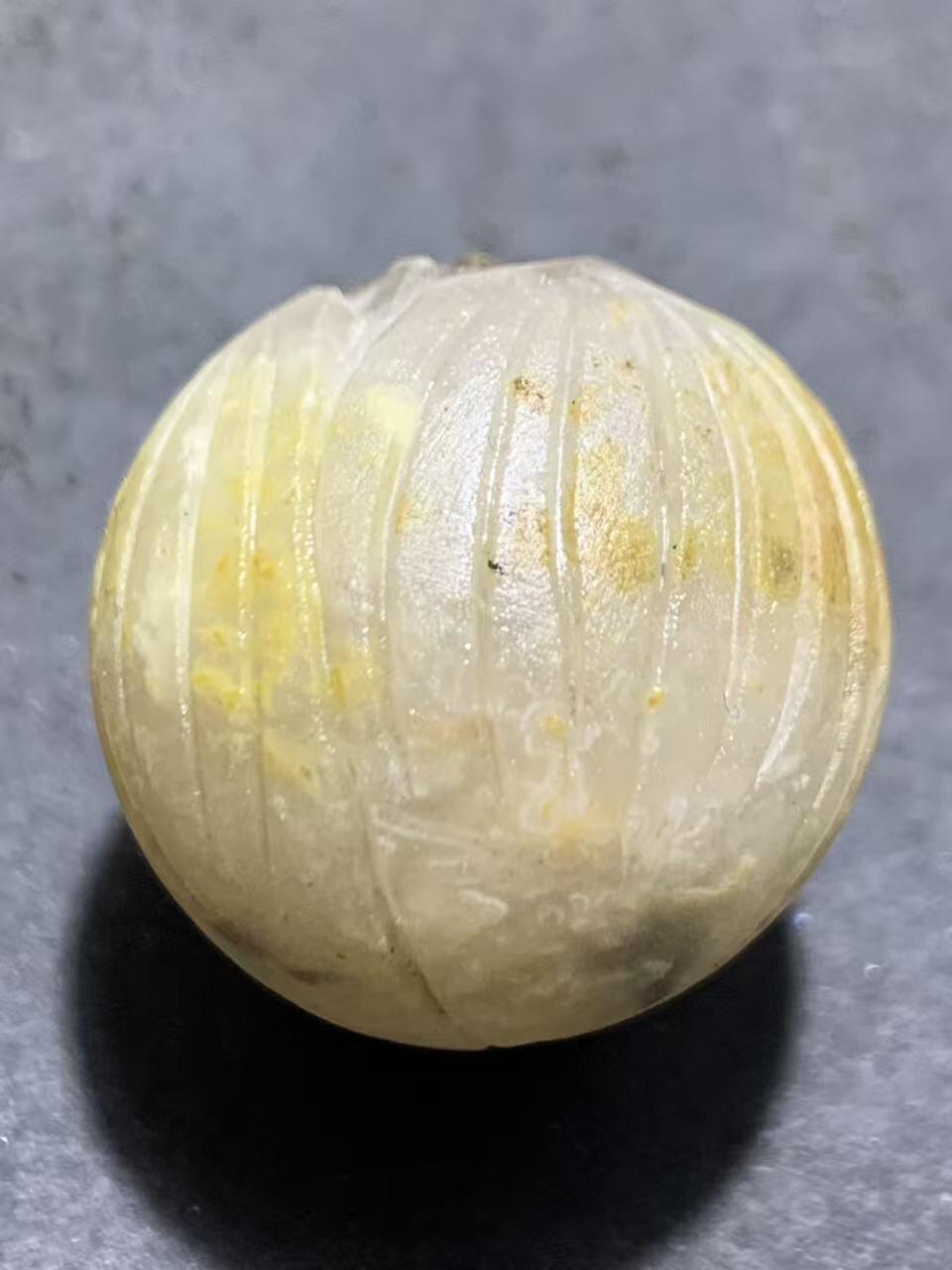 精美冰飘战国红玛瑙雕刻莲蓬珠一个，寓意：多子多福