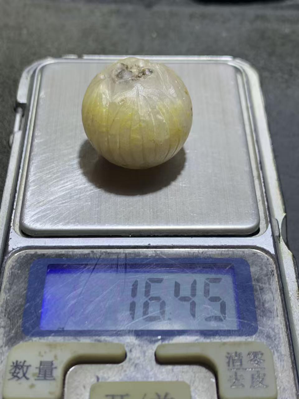 精美冰飘战国红玛瑙雕刻莲蓬珠一个，寓意：多子多福