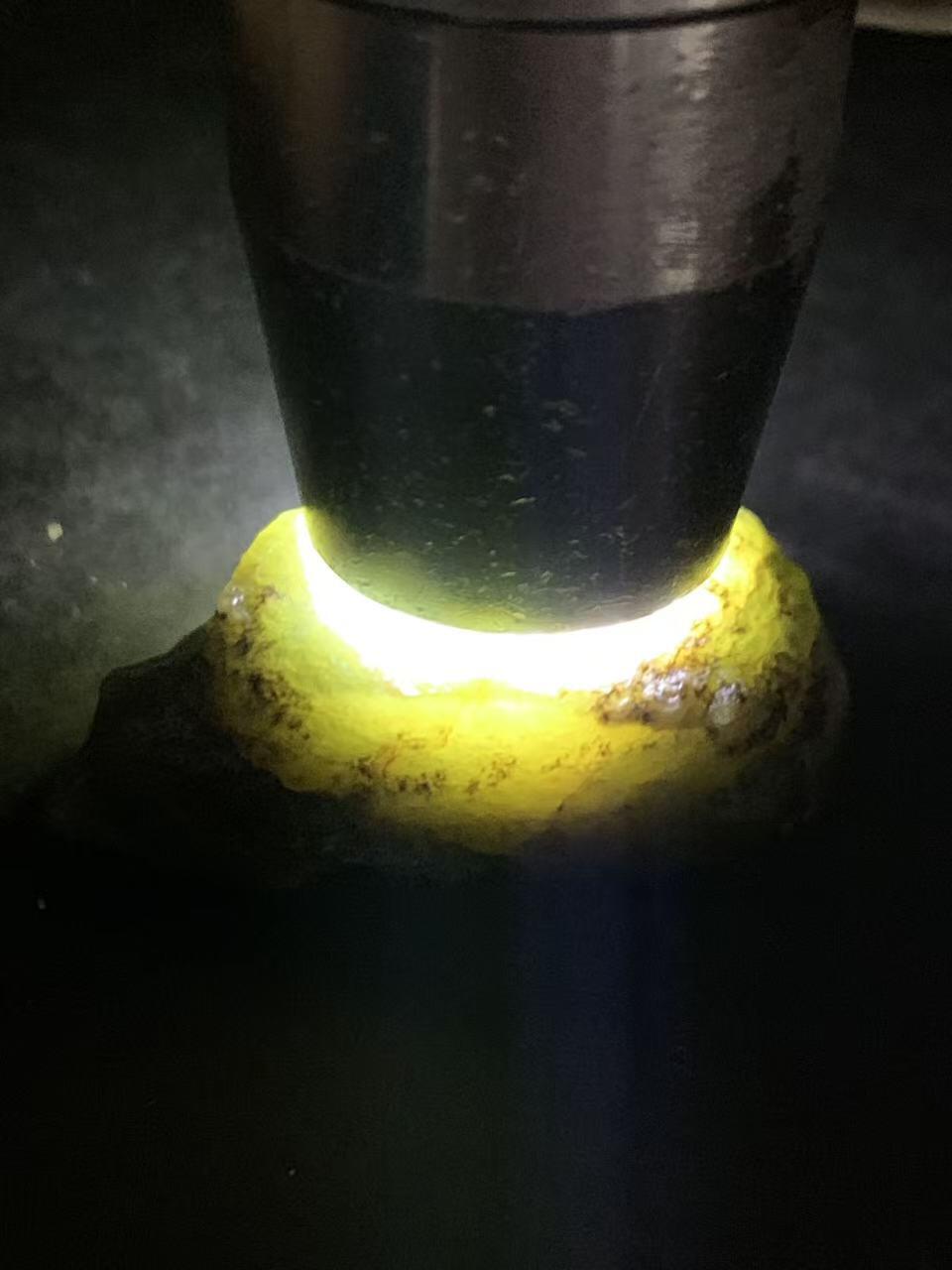 新疆戈壁风化纹和田玉青玉原石一颗，