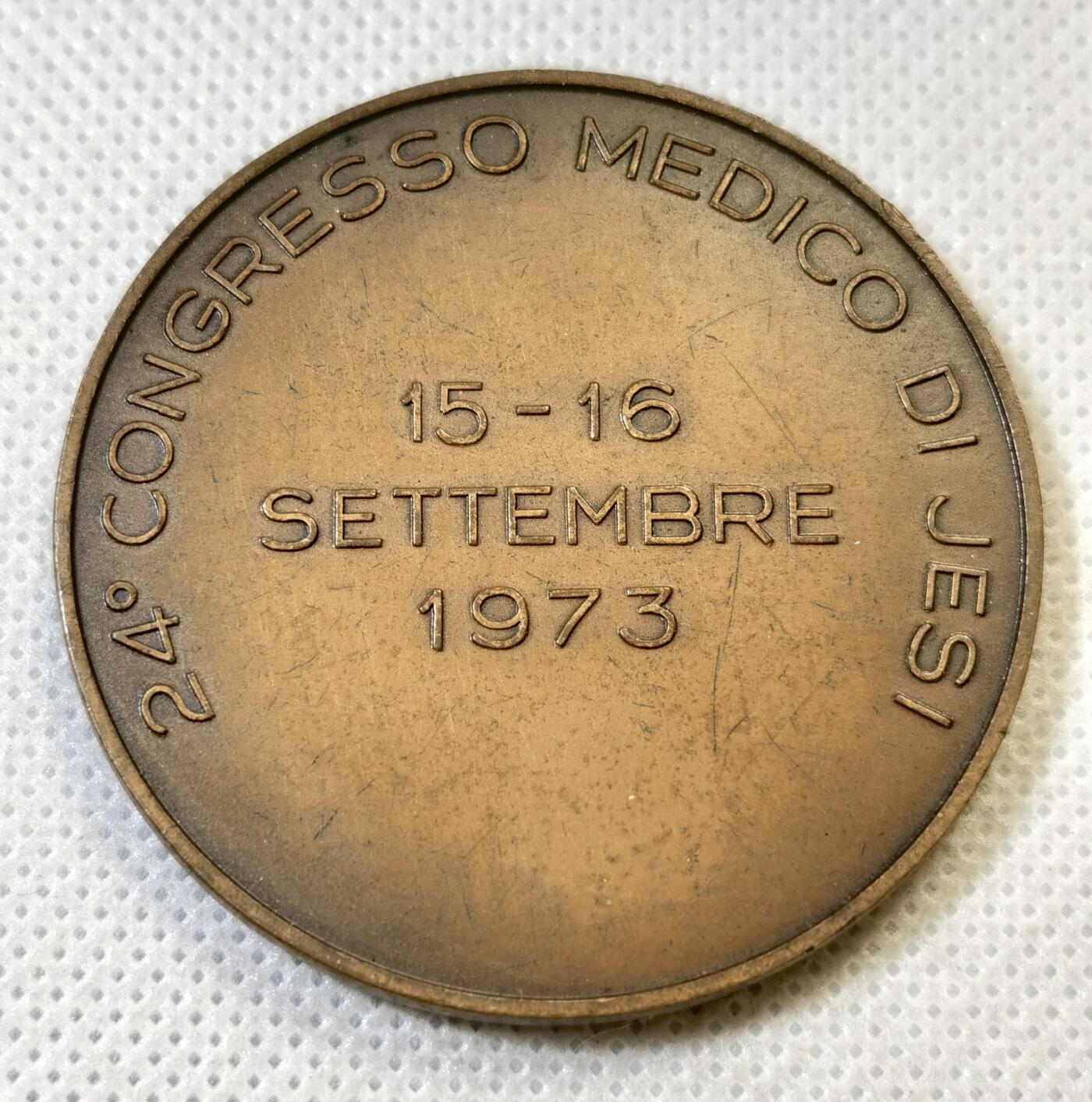 甄臻铺-世界币章拍卖（第46期）送拍享返佣金等优惠多多（1月10日精品场，敬请期待） 塞滕布雷1973医学大会铜章 57.7克 49mm，细节见图