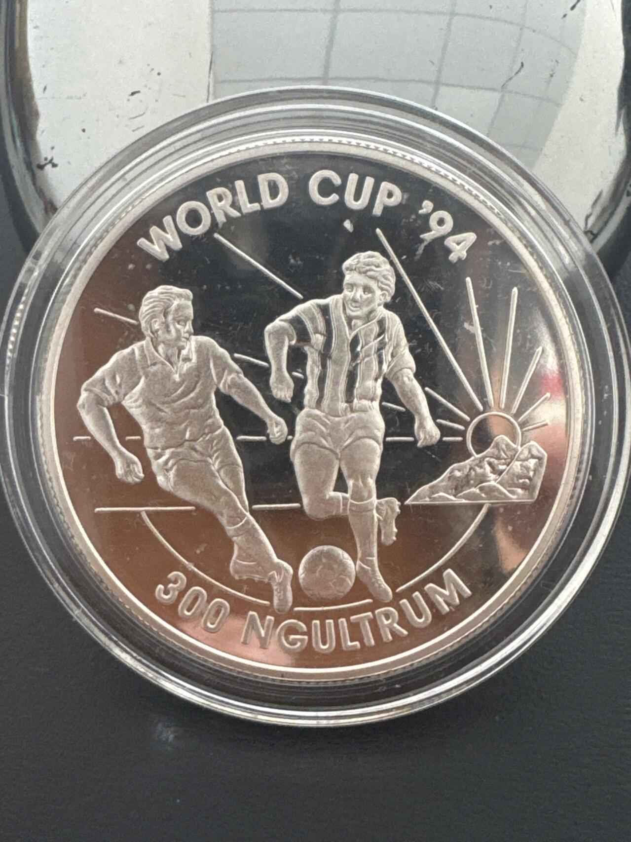 ❤️【币观天下】❤️ 第338期钱币拍卖- 2026.1.9周五晚上6点半场-长期征集拍品 不丹1992年94世界杯纪念银币31.47克925银