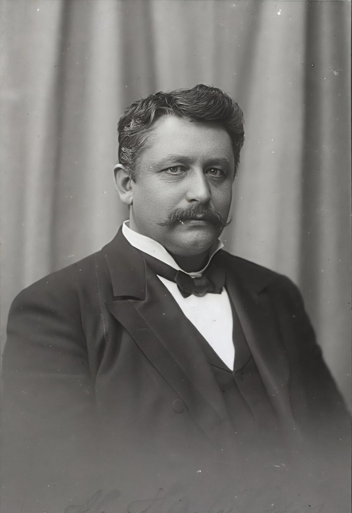 【俄甄集藏】2026年(046)01-07 星期三 晚 19:30 全场包邮 冰岛2004年纪念首位总理汉内斯·哈夫斯泰因执政百年纪念精制银章，信泰 PF69UC，重22克，999银