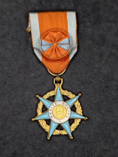 凯旋世界勋赏（第21期冬季大拍）（欢迎送拍）（对拍品有疑问请询问客服，不接受到手刀，出价默认拍品品相。请认真阅读拍卖规则！出价默认已认可！）（收到货请录制开箱视频，无视频概不处理问题。） - 军官级社会奉献