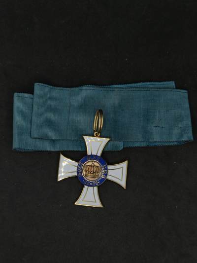 凯旋世界勋赏（第21期冬季大拍）（欢迎送拍）（对拍品有疑问请询问客服，不接受到手刀，出价默认拍品品相。请认真阅读拍卖规则！出价默认已认可！）（收到货请录制开箱视频，无视频概不处理问题。） - 帝德 指挥官级 普鲁士王冠勋章  18K金质，带柏林瓦格纳厂标 “W”