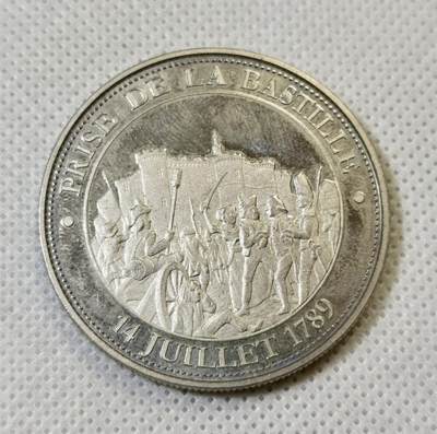 甄臻铺-世界币章拍卖（第46期）送拍享返佣金等优惠多多（1月10日精品场，敬请期待） - 法国历史纪念章，普通金属材质：1789年攻克巴士底狱    直径42mm  重量31.1g，细节见图