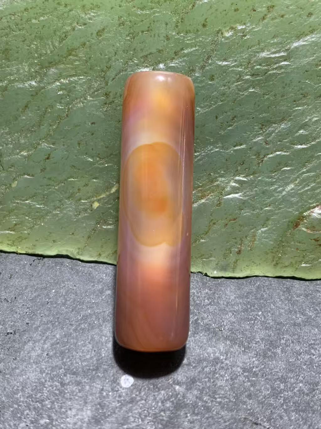 精美天眼纹缠丝玛瑙直桶，桶珠一个，