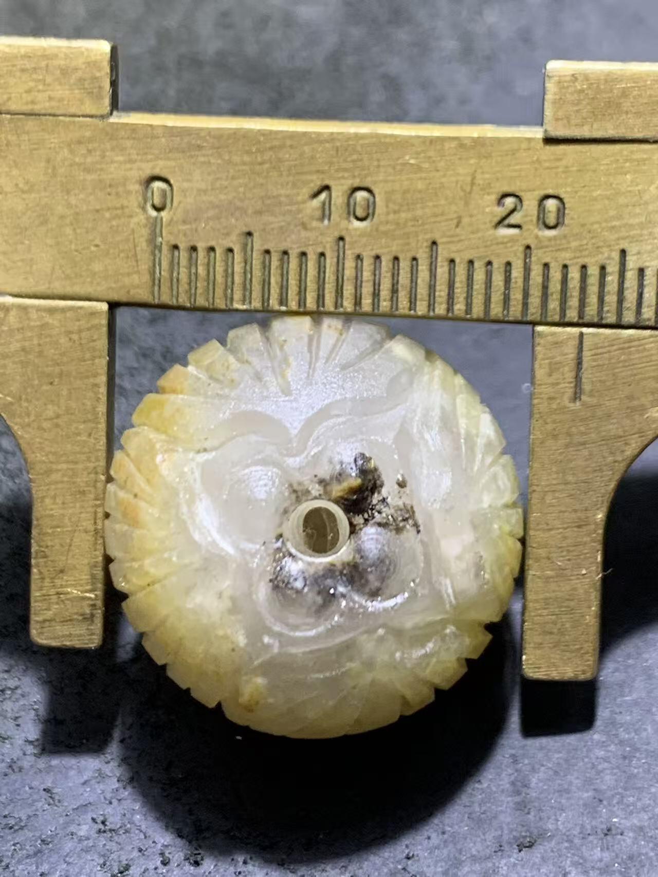 精美冰飘战国红玛瑙雕刻莲蓬珠一个，寓意：多子多福