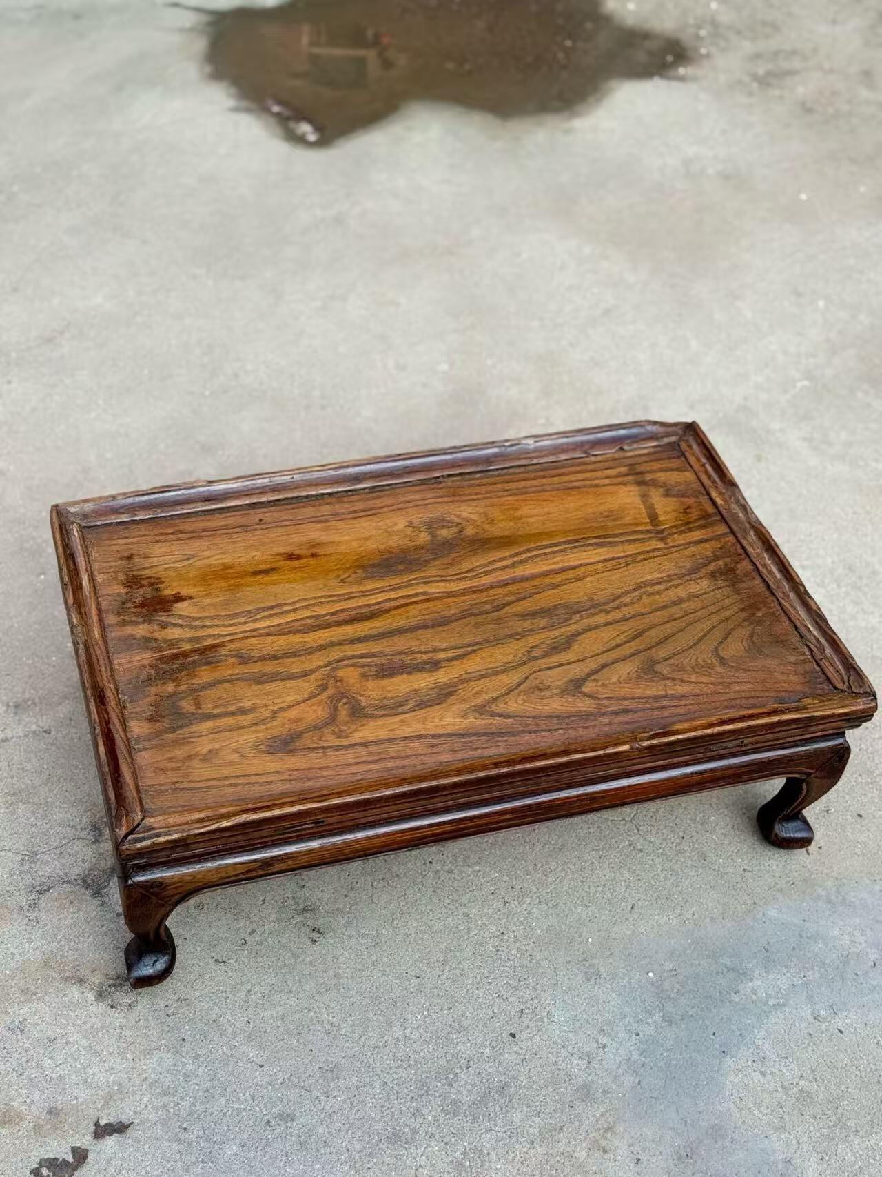 老榆木茶桌，三弯腿茶盘面，造型别致，用料十足，做工简洁大气但不失优雅，表面整洁干净，保存及其完整，老大漆尚存，源头货源，牢固可以正常使用