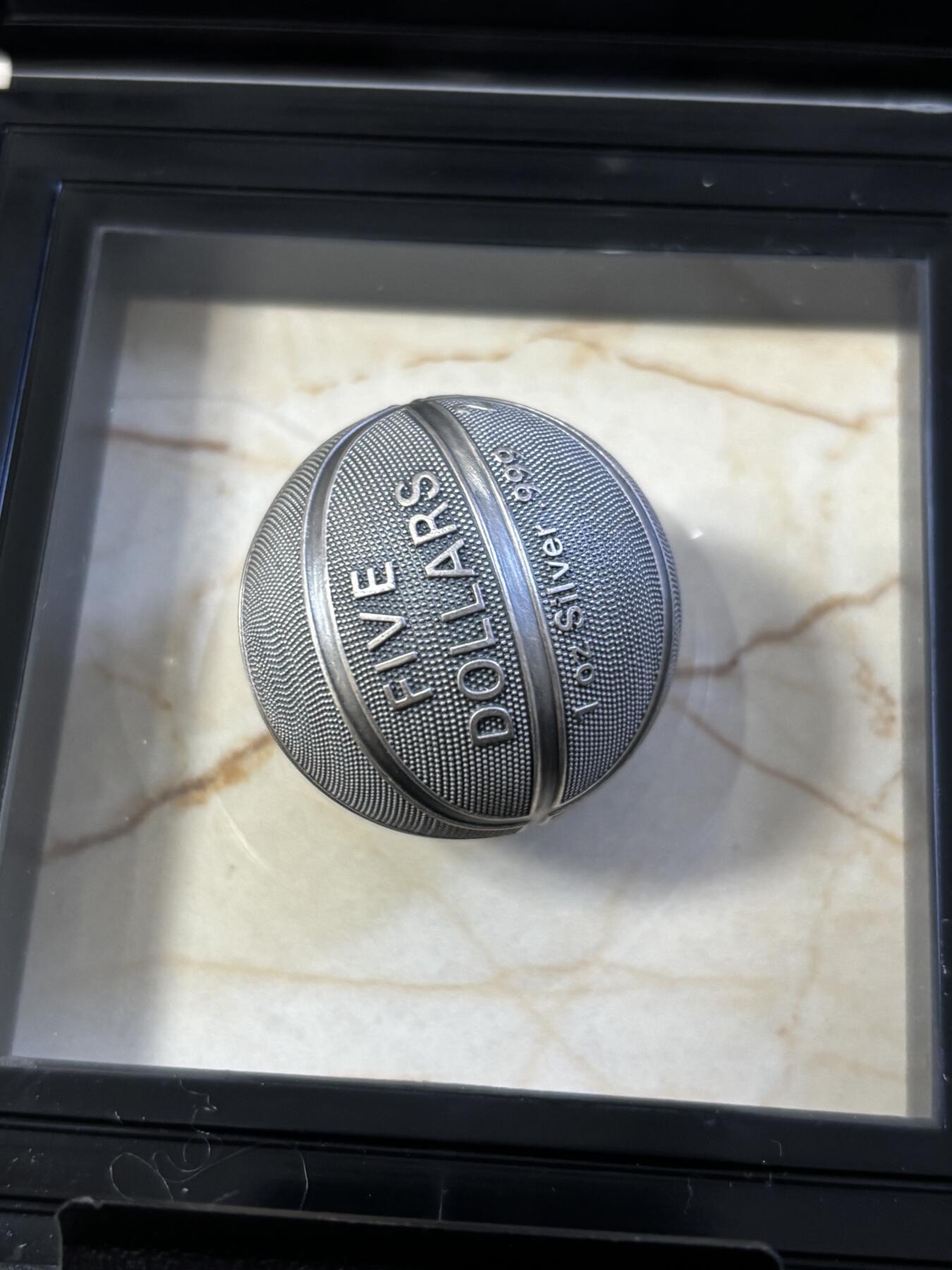 第187期拍卖 萨摩亚2021年篮球1盎司仿古3D立体球形纪念银币，999银，发行999枚