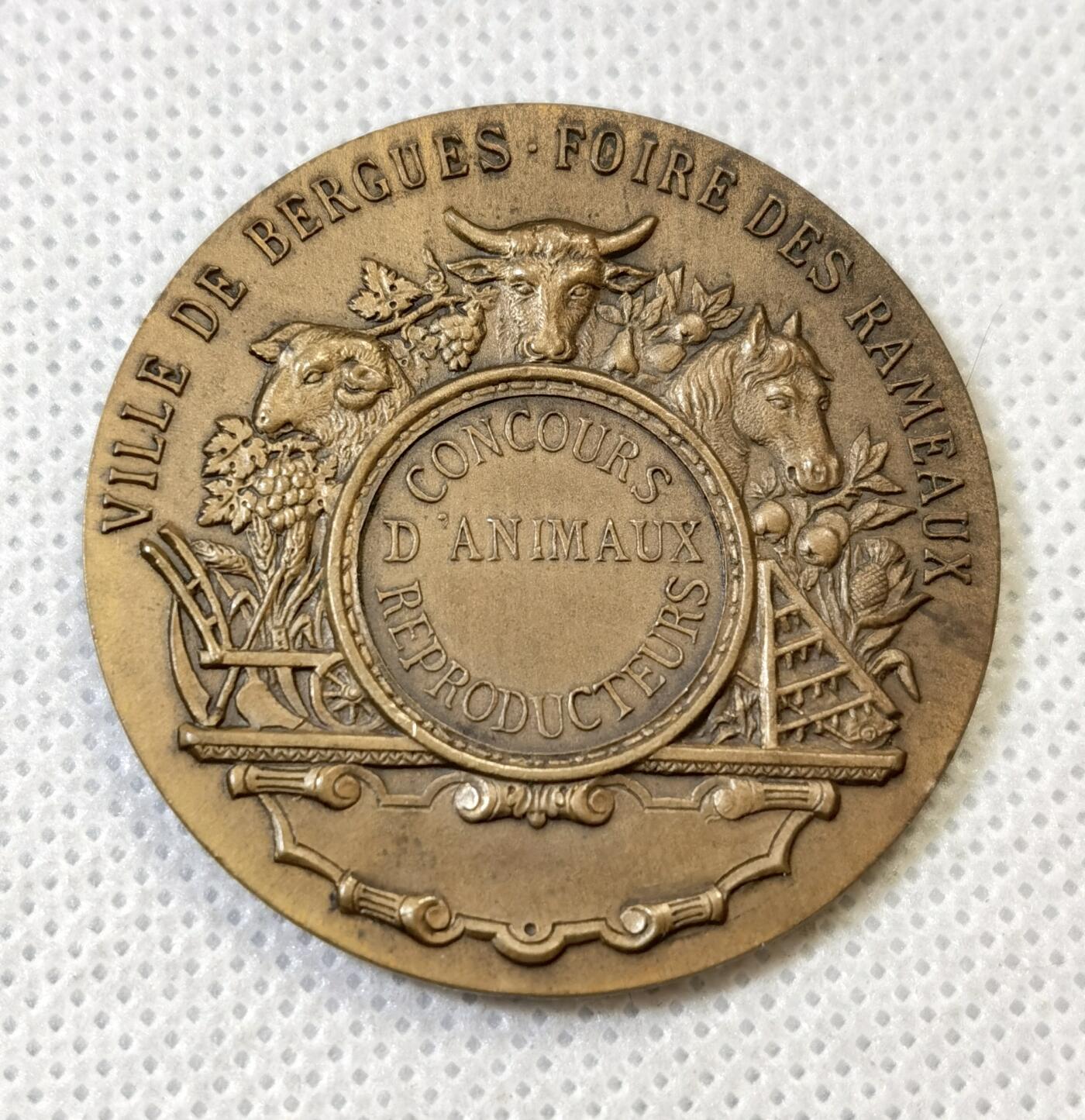 甄臻铺-世界币章拍卖（第46期）送拍享返佣金等优惠多多（1月10日精品场，敬请期待） 法国花环玛丽安娜农业奖章 40mm 29.25g，细节见图