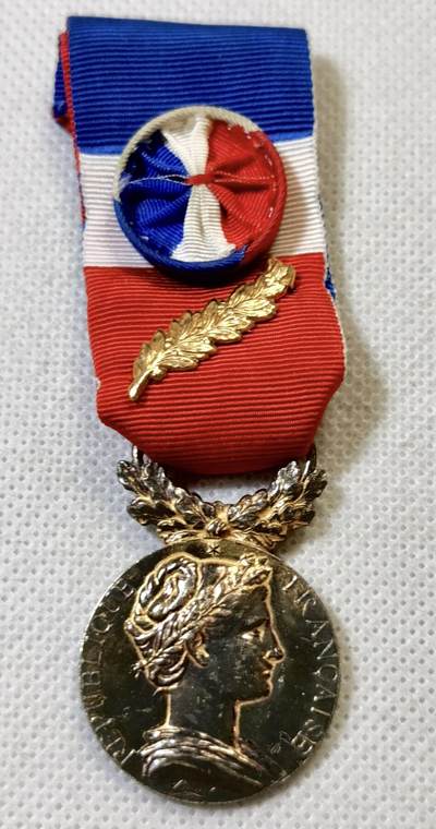 甄臻铺-世界币章拍卖（第46期）送拍享返佣金等优惠多多（1月10日精品场，敬请期待） - 法国金级荣誉奖章特别版 纯银镀金 金棕榈勋饰 16.5克 925银 1993年实发