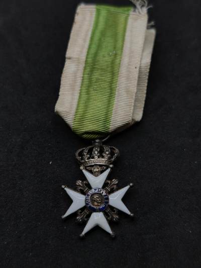 凯旋世界勋赏（第21期冬季大拍）（欢迎送拍）（对拍品有疑问请询问客服，不接受到手刀，出价默认拍品品相。请认真阅读拍卖规则！出价默认已认可！）（收到货请录制开箱视频，无视频概不处理问题。） - 法兰西王国，波旁复辟，鸢尾花勋饰，银制