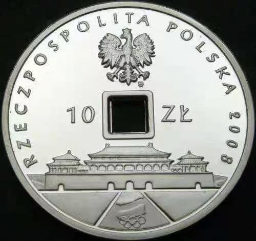 ❤️【币观天下】❤️ 第338期钱币拍卖- 2026.1.9周五晚上6点半场-长期征集拍品 波兰北京2008年奥运会纪念银币2枚 每枚面值10兹罗提，14.4克，一枚仿中国古钱中方孔，一枚镶嵌镀金球。