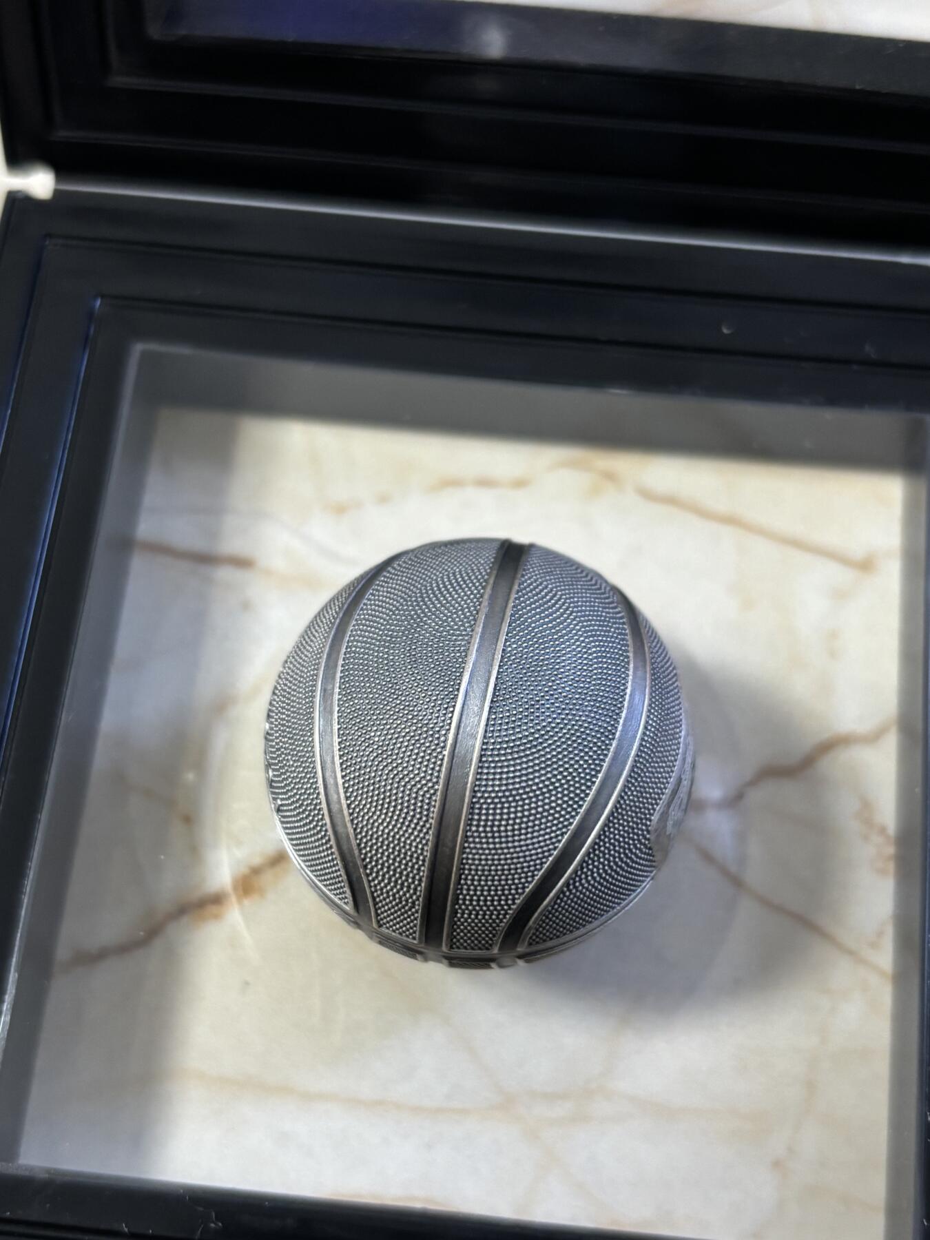 第187期拍卖 萨摩亚2021年篮球1盎司仿古3D立体球形纪念银币，999银，发行999枚