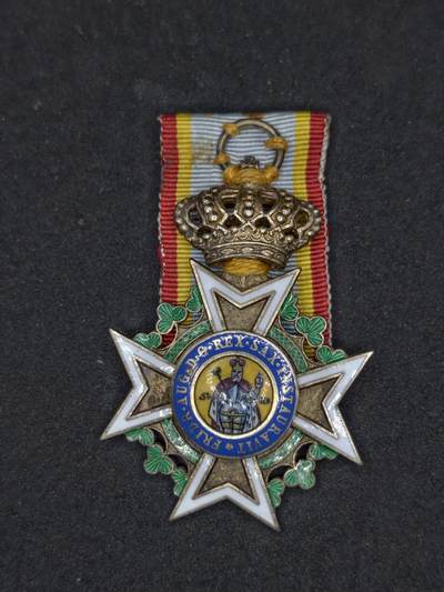 凯旋世界勋赏（第21期冬季大拍）（欢迎送拍）（对拍品有疑问请询问客服，不接受到手刀，出价默认拍品品相。请认真阅读拍卖规则！出价默认已认可！）（收到货请录制开箱视频，无视频概不处理问题。） - 一战 帝德 萨克森王国 骑士级圣亨利军事功勋勋章 1736年设立  德意志各邦中最古老的纯军事勋章 指挥官级下面就是骑士级  骑士级总共颁发3450次，一战中只有2728次 该章在获得者获得更高等级或者去世后规定必须归还，因此极其稀有