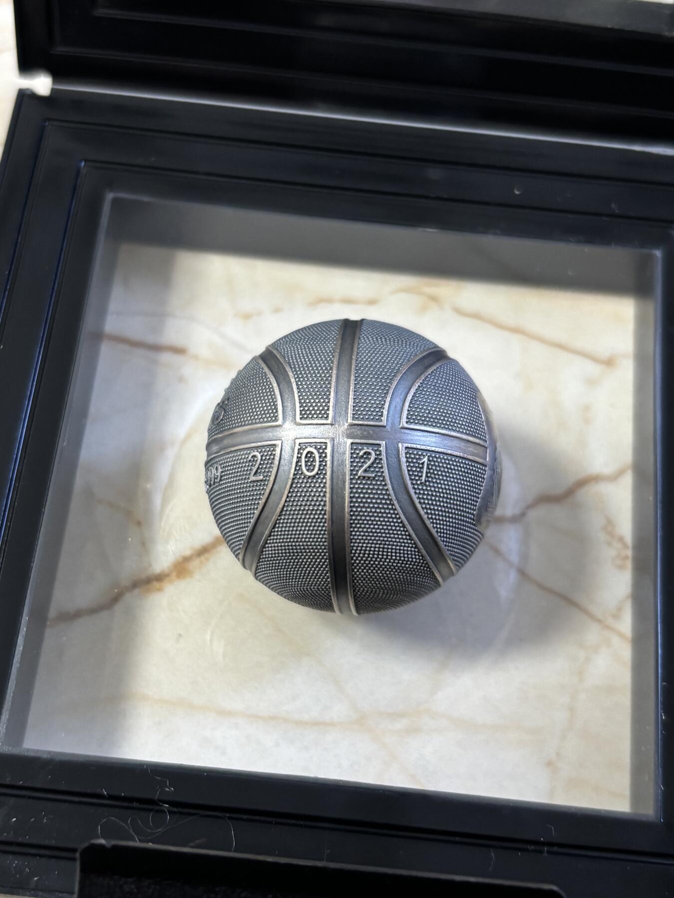 第187期拍卖 萨摩亚2021年篮球1盎司仿古3D立体球形纪念银币，999银，发行999枚