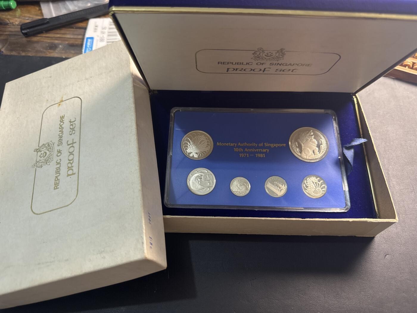 ❤️【币观天下】❤️ 第338期钱币拍卖- 2026.1.9周五晚上6点半场-长期征集拍品 新加坡1981年全银精制纪念银币PS套装含银43.75克