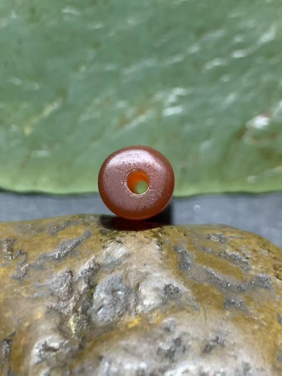 精美高玉化酒红色缠丝玛瑙随形直桶，桶珠一颗