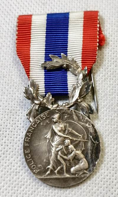 甄臻铺-世界币章拍卖（第46期）送拍享返佣金等优惠多多（1月10日精品场，敬请期待） - 法国内政部银级警察纯银奖章 13.1克 950银