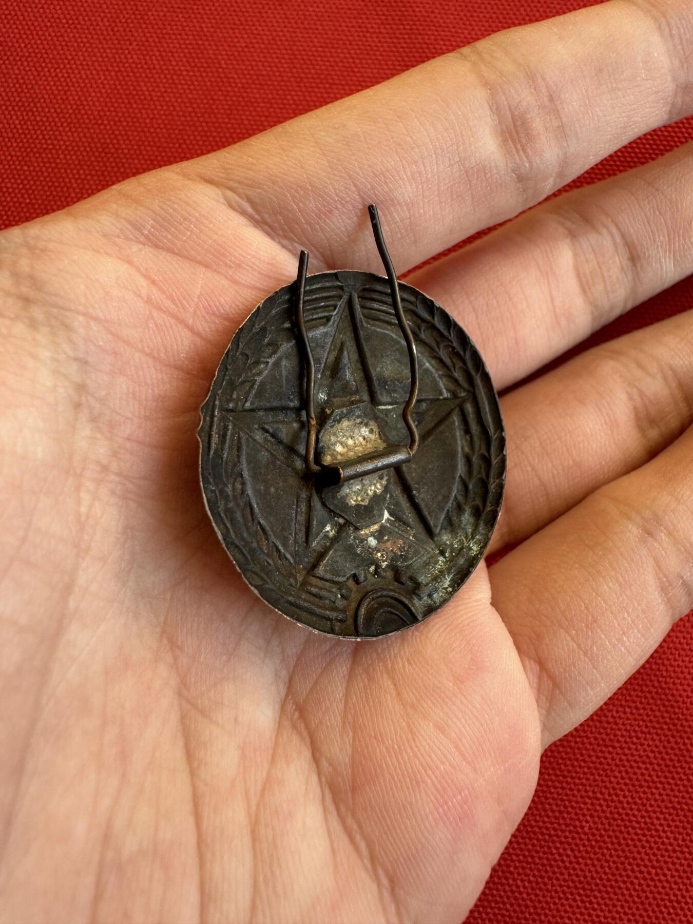 五哥徽章群   7号周三晚上八点4群联拍