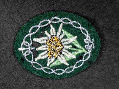 凯旋世界勋赏（第21期冬季大拍）（欢迎送拍）（对拍品有疑问请询问客服，不接受到手刀，出价默认拍品品相。请认真阅读拍卖规则！出价默认已认可！）（收到货请录制开箱视频，无视频概不处理问题。） - 德三雪绒花山地兵臂章（自鉴）