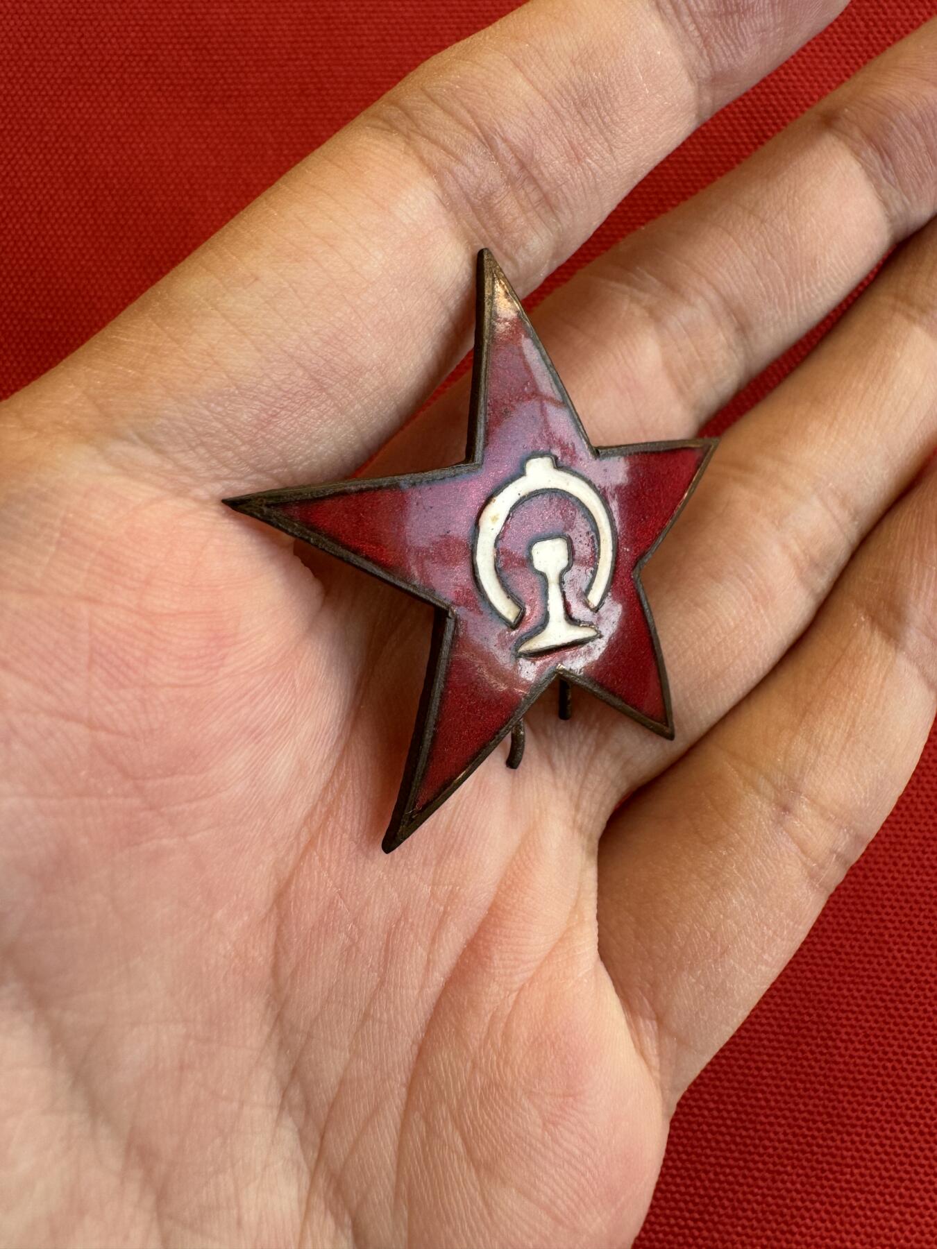 五哥徽章群   7号周三晚上八点4群联拍