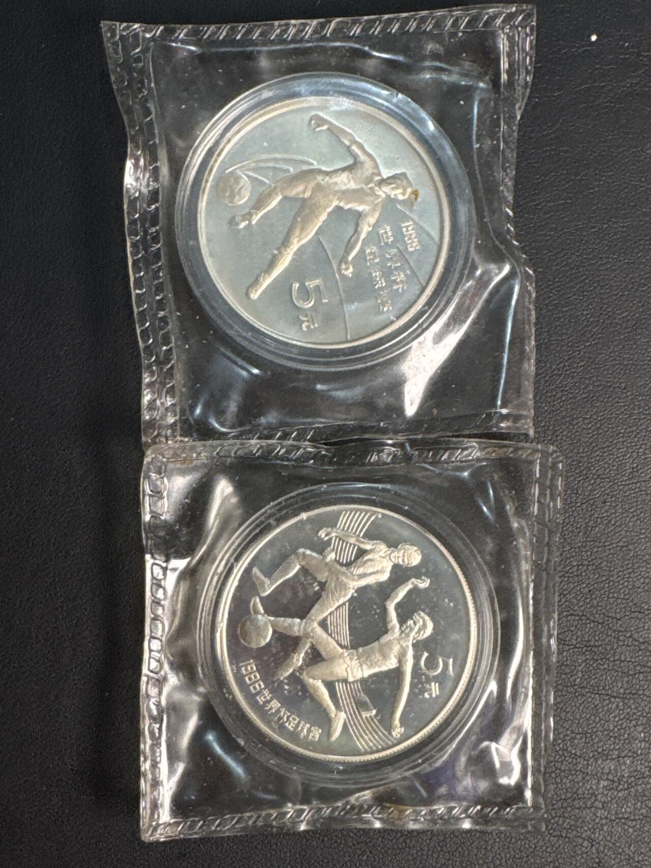 ❤️【币观天下】❤️ 第338期钱币拍卖- 2026.1.9周五晚上6点半场-长期征集拍品 中国1986年足球世界杯原封银币2枚一套