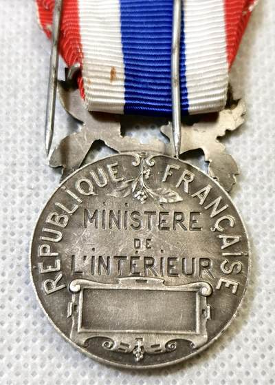 甄臻铺-世界币章拍卖（第46期）送拍享返佣金等优惠多多（1月10日精品场，敬请期待） 法国内政部银级警察纯银奖章 13.1克 950银