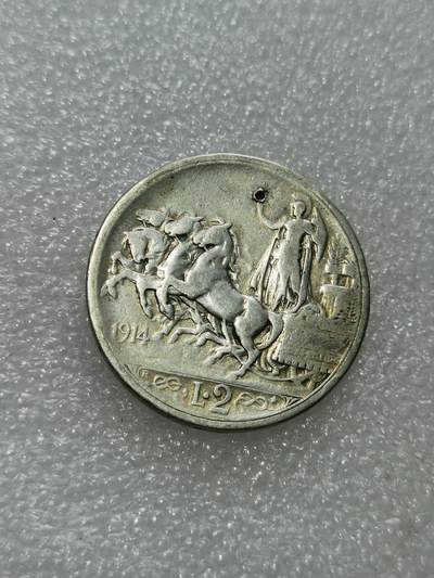 天下钱庄专场欢迎参拍 - 意大利胜利马车2里拉银币，有洞