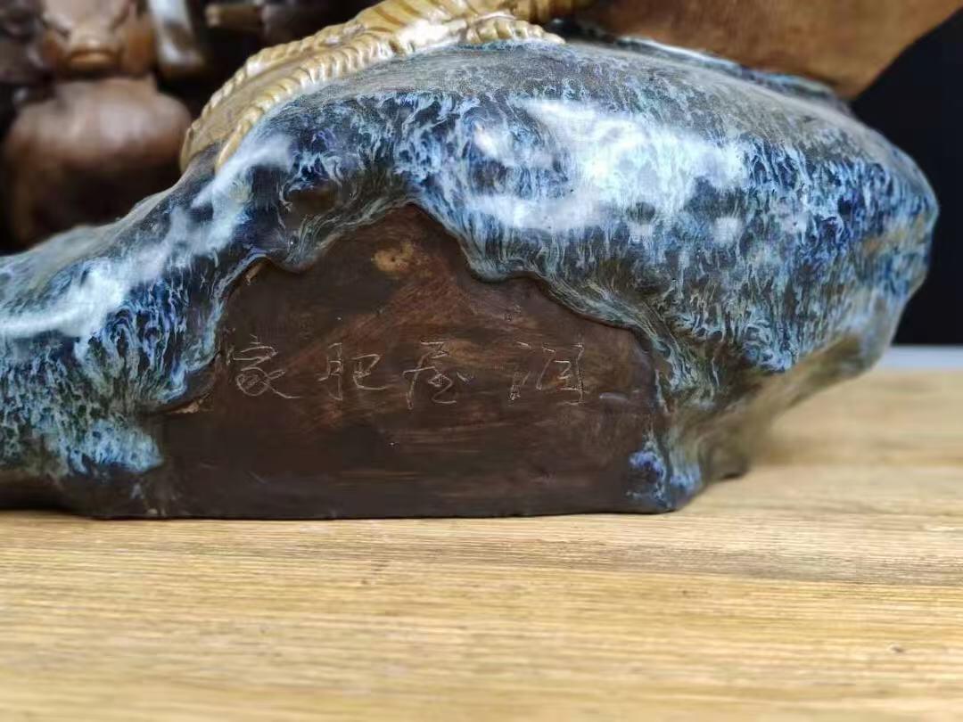 紫砂鸭子，形象逼真，栩栩如生，欣赏价值高