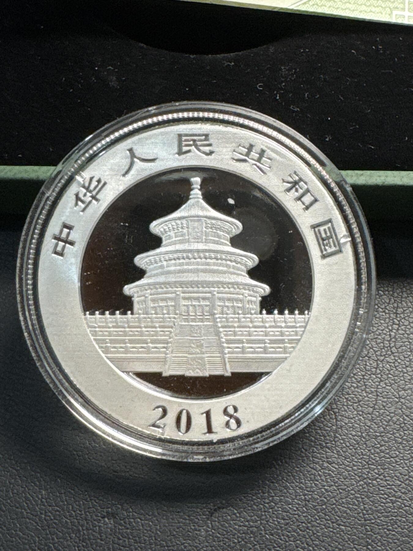 ❤️【币观天下】❤️ 第338期钱币拍卖- 2026.1.9周五晚上6点半场-长期征集拍品 2018年中国熊猫10元普制银币(30克999银) 带金总说明书、原盒