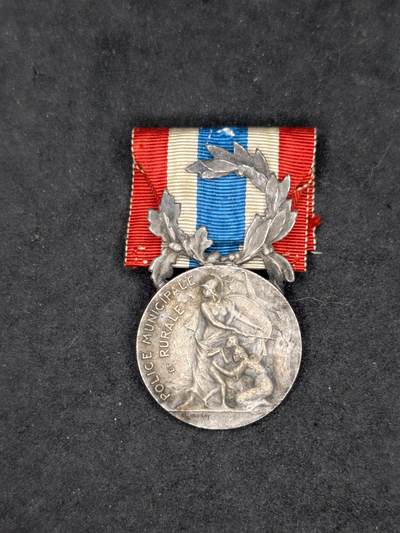 凯旋世界勋赏（第21期冬季大拍）（欢迎送拍）（对拍品有疑问请询问客服，不接受到手刀，出价默认拍品品相。请认真阅读拍卖规则！出价默认已认可！）（收到货请录制开箱视频，无视频概不处理问题。） - 法国警察荣誉奖状银制12左右