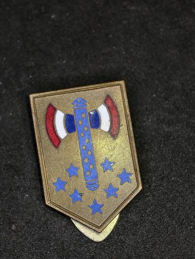 凯旋世界勋赏（第21期冬季大拍）（欢迎送拍）（对拍品有疑问请询问客服，不接受到手刀，出价默认拍品品相。请认真阅读拍卖规则！出价默认已认可！）（收到货请录制开箱视频，无视频概不处理问题。） - 二战时期法国维希政权发行的“贝当元帅忠诚徽章”