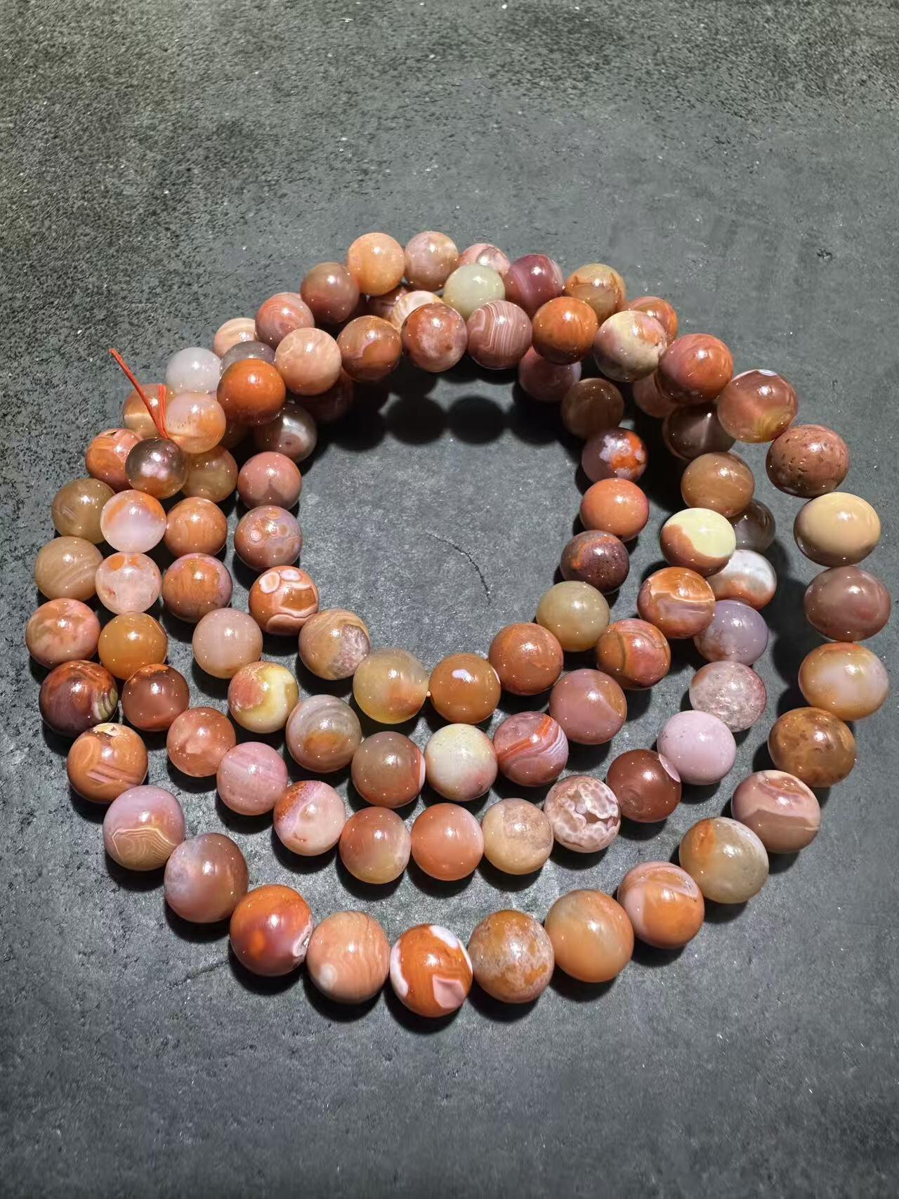 川料南红玛瑙多圈手串一条，