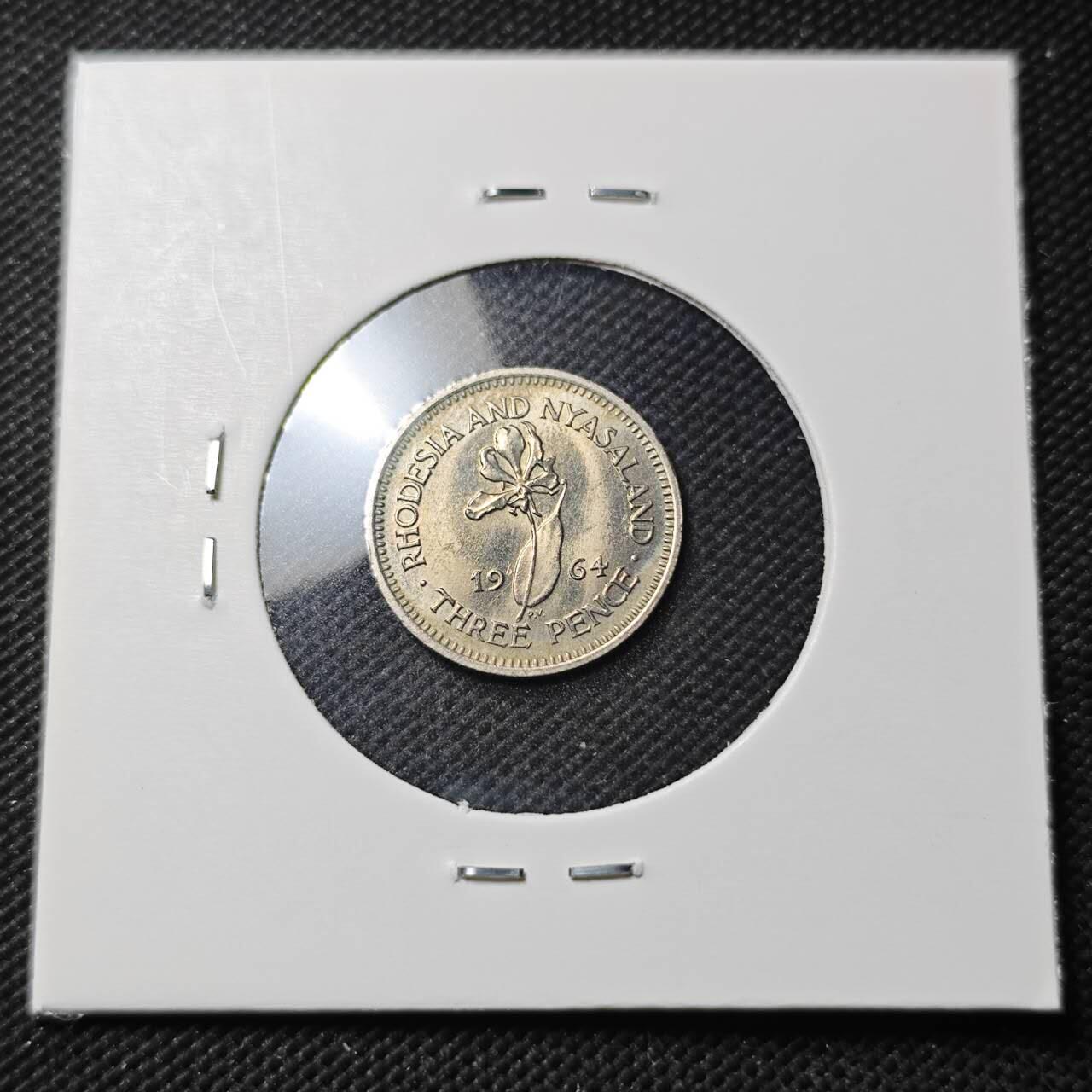 KK钱币收藏小铺  第399期  百期特拍（四拍之三）2月预留时间 周末发货  1964罗得西亚和尼亚萨兰3便士 好品