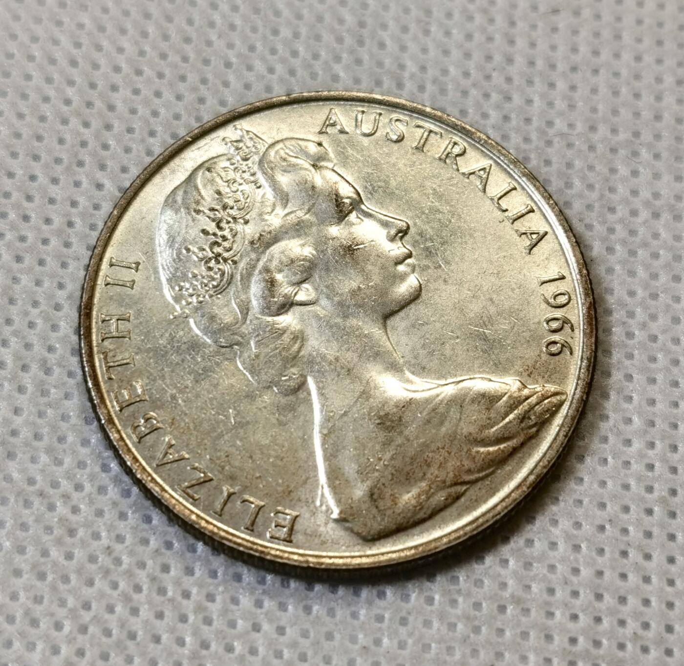 甄臻铺-世界币章拍卖（第46期）送拍享返佣金等优惠多多（1月10日精品场，敬请期待） 澳大利亚1966年女王50分银币，细节见图