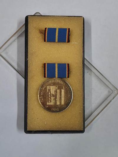 韵星假日拍卖第三十六期 -- Rimey Holidays Auction 36 - 民主德国金级为加强国防长期履行巩固义务奖章带原盒略 少见 高级类奖章