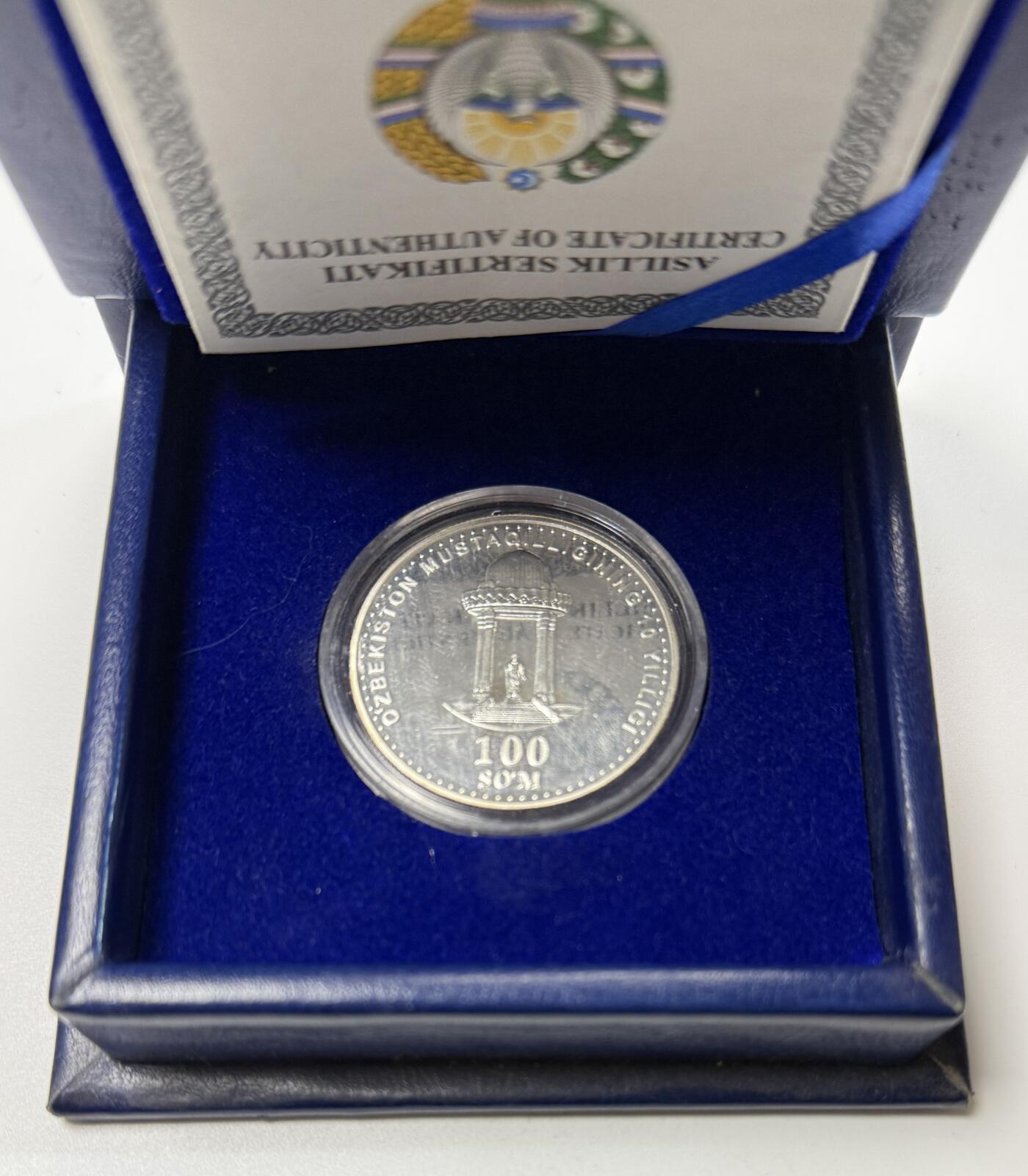 S&S Numismatic世界钱币-拍卖 第118期  乌兹别克斯坦2001年 阿里舍尔·纳瓦伊逝世500周年 100索姆精制纪念银币 盒证齐全 31.1克9999银